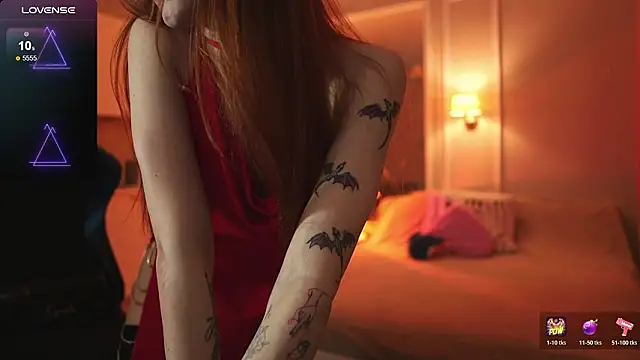 Snapshot of foxy_red_ chatting on 02-13-26, 09:33 foxy red online show from 02-13-26, 09:33