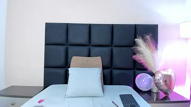 Snapshot of KeniaCarterr chatting on 02-18-26, 01:45 KeniaCarterr online show from 02-18-26, 01:45