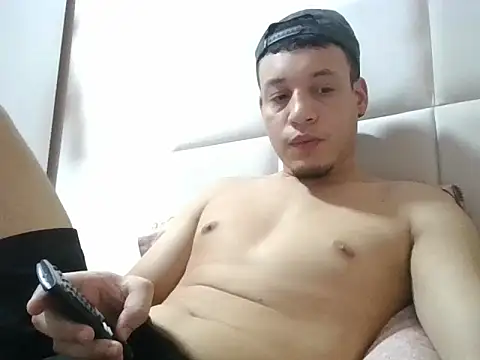 Snapshot of Vinni_19cm chatting on 02-19-26, 05:31 Vinni 19cm online show from 02-19-26, 05:31