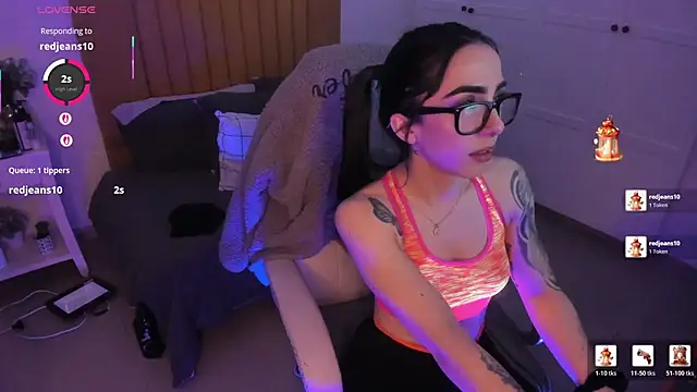 Luna tagliaferri online show from 04-19-26, 07:27