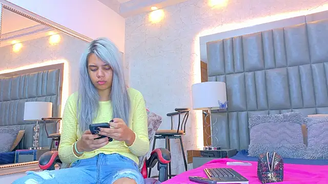 AlanaHouston online show from 04-15-26, 04:30