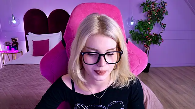 ScarletBlackwood online show from 04-29-26, 05:00