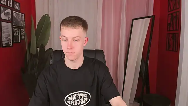 Snapshot of Dylan_Norton chatting on 04-29-26, 03:38 Dylan Norton online show from 04-29-26, 03:38