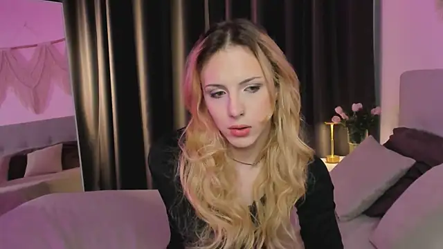 Snapshot of Tiffany__King chatting on 05-12-26, 05:37 Tiffany King online show from 05-12-26, 05:37