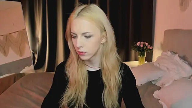 Snapshot of Tiffany__King chatting on 06-04-26, 06:19 Tiffany King online show from 06-04-26, 06:19