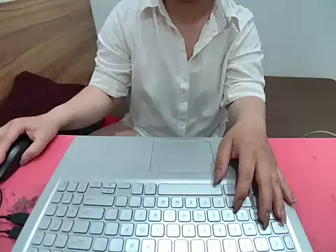 Snapshot of Sakura2k chatting on 03-10-26, 11:54 Sakura2k online show from 03-10-26, 11:54