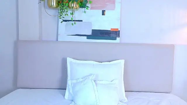 VioletBloomm online show from 04-09-26, 11:48