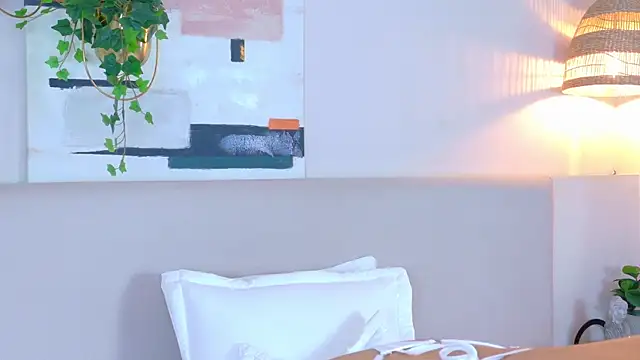 VioletBloomm online show from 04-14-26, 03:12