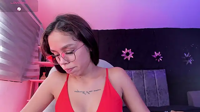 CarolineFyre online show from 04-18-26, 07:07