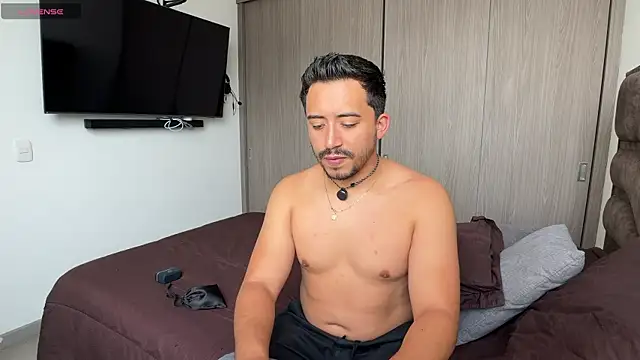 Snapshot of Sofii_n_Diego chatting on 03-31-26, 03:12 Sofii n Diego online show from 03-31-26, 03:12