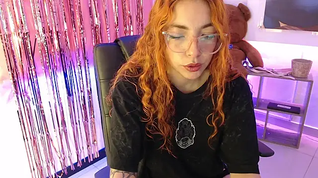 Snapshot of mere_in_redd chatting on 05-04-26, 12:12 mere in redd online show from 05-04-26, 12:12