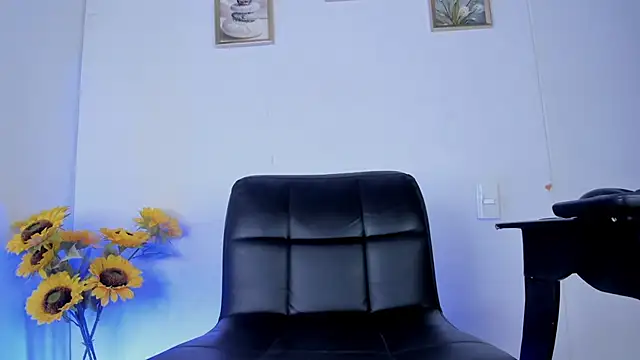 Snapshot of XaraBliz chatting on 05-27-26, 02:25 XaraBliz online show from 05-27-26, 02:25