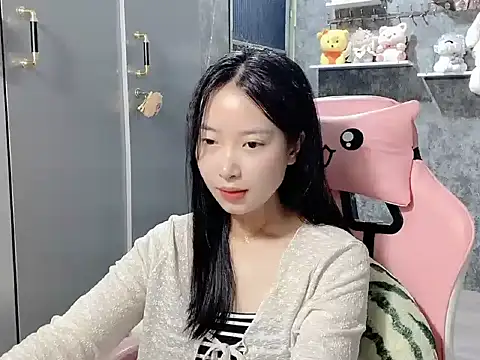 Linne6789 online show from 04-05-26, 04:20