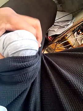 Snapshot of hot---boy1 chatting on 02-18-26, 05:47 hot---boy1 online show from 02-18-26, 05:47