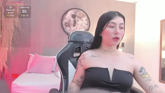 charlottee27  online show from 06-12-26, 02:54