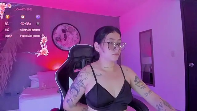 charlottee27  online show from 06-25-26, 02:11