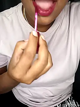 Chinnima143 online show from 04-19-26, 03:44