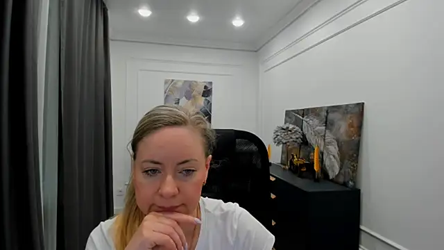 CharlotteKerti online show from 05-18-26, 11:49