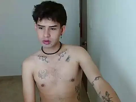 Snapshot of mike_smith03 chatting on 04-10-26, 03:28 mike smith03 online show from 04-10-26, 03:28