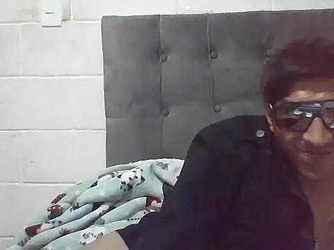 Snapshot of FierrudoMora777 chatting on 03-23-26, 08:02 FierrudoMora777 online show from 03-23-26, 08:02