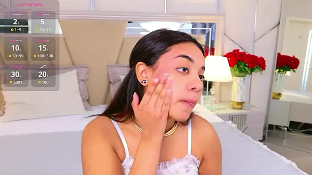 Luna Cortier online show from 03-11-26, 05:57