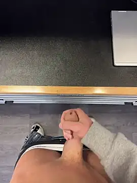 Snapshot of Robertocavall chatting on 02-20-26, 03:45 Robertocavall online show from 02-20-26, 03:45