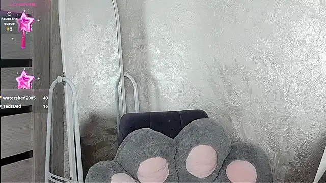 Snapshot of Mila-Naughty chatting on 02-25-26, 06:34 Mila-Naughty online show from 02-25-26, 06:34