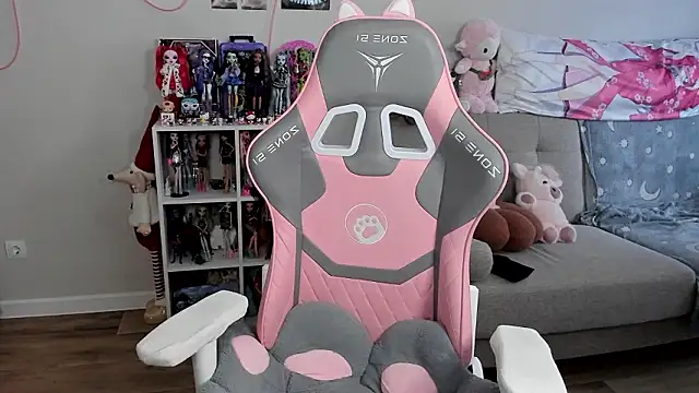 MollysLand online show from 03-27-26, 10:48