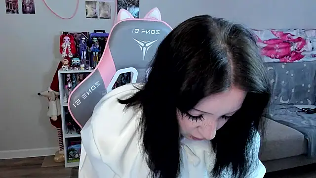 MollysLand online show from 04-22-26, 10:17