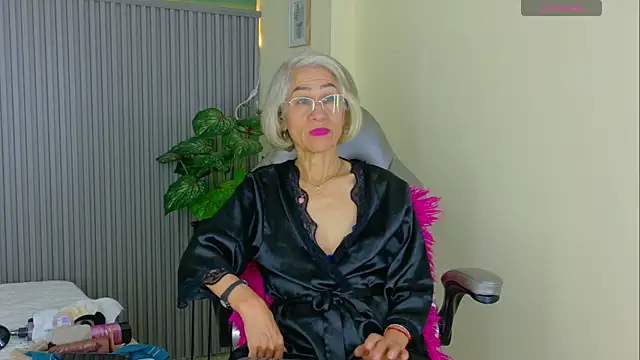 Snapshot of miss_monserrate01 chatting on 06-22-26, 01:52 miss monserrate01 online show from 06-22-26, 01:52