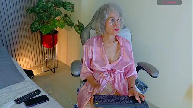Snapshot of miss_monserrate01 chatting on 07-14-26, 02:12 miss monserrate01 online show from 07-14-26, 02:12