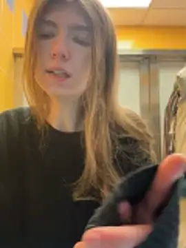 Snapshot of Bubble_Chloe chatting on 02-12-26, 12:11 Bubble Chloe online show from 02-12-26, 12:11