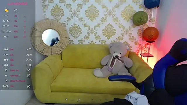 Snapshot of ALISS_M_ chatting on 04-16-26, 08:09 ALISS M online show from 04-16-26, 08:09