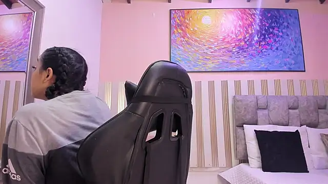 nina glow online show from 04-21-26, 11:16