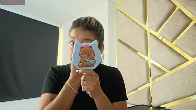 Snapshot of Dahiana_Dmour_ chatting on 04-23-26, 12:40 Dahiana Dmour online show from 04-23-26, 12:40