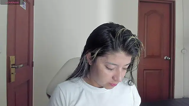 Snapshot of Dahiana_Dmour_ chatting on 05-30-26, 12:02 Dahiana Dmour online show from 05-30-26, 12:02
