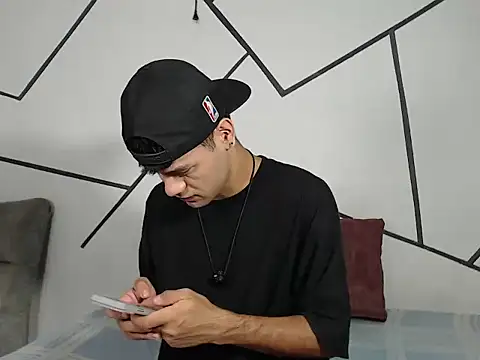 Snapshot of cooper_shiro chatting on 07-09-26, 05:33 cooper shiro online show from 07-09-26, 05:33