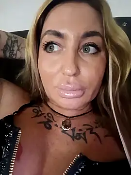 MiaMooly online show from 11-08-25, 05:34