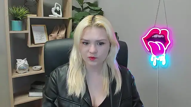 SweetLilyxo online show from 04-07-26, 06:25