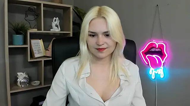 SweetLilyxo online show from 05-12-26, 01:30