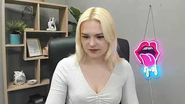 SweetLilyxo online show from 05-14-26, 06:31