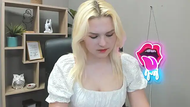 SweetLilyxo online show from 05-27-26, 06:32