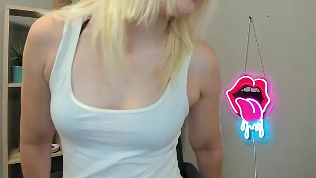 SweetLilyxo online show from 06-04-26, 06:41