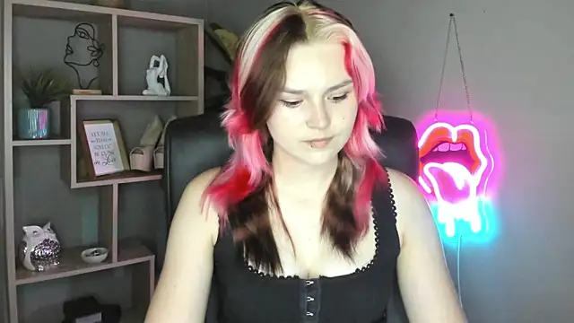 SweetLilyxo online show from 06-07-26, 01:37