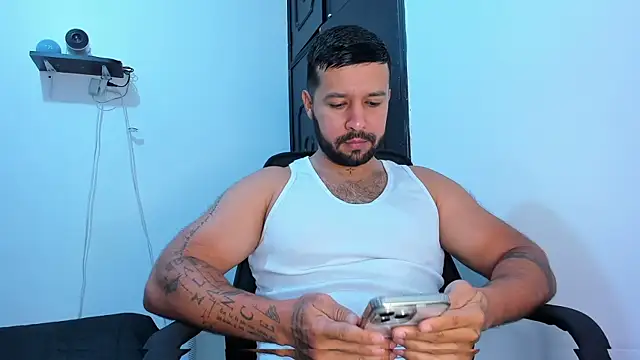 jekvalentino online show from 08-02-26, 12:36
