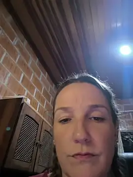 Snapshot of Loirinha_surf chatting on 03-12-26, 01:45 Loirinha surf online show from 03-12-26, 01:45