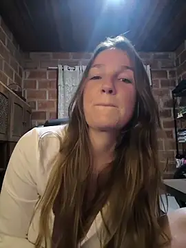 Snapshot of Loirinha_surf chatting on 03-13-26, 02:51 Loirinha surf online show from 03-13-26, 02:51