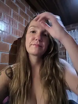 Snapshot of Loirinha_surf chatting on 03-20-26, 02:05 Loirinha surf online show from 03-20-26, 02:05