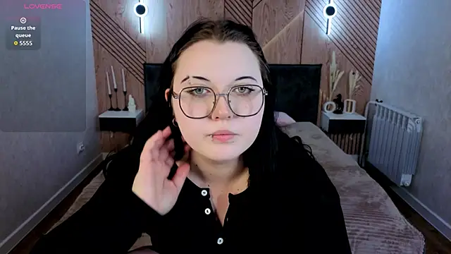 Kira G0ld online show from 05-28-26, 09:17