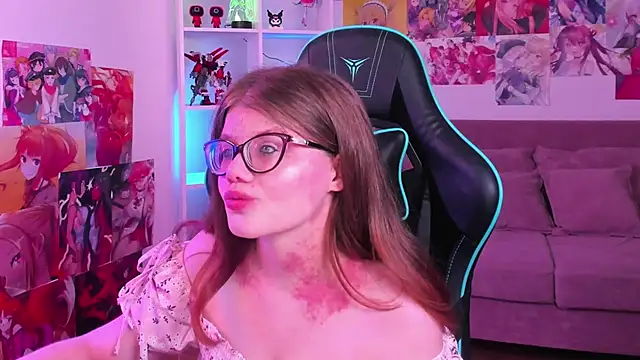 ChloeHalses online show from 04-03-26, 05:22